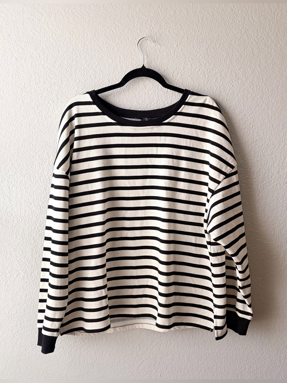 Studio 1886 woman’s cotton Striped Black & White crew neck size L lightweight